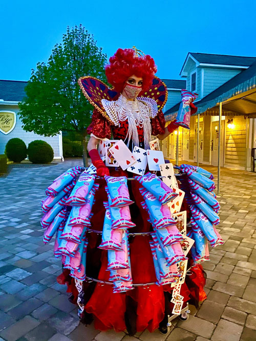 Human Decor Strolling Tables, Living Statues, More